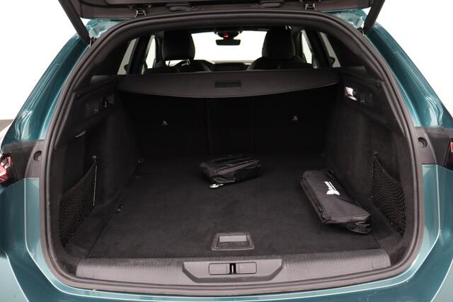 Peugeot 308 SW GT 1.2 PURETECH EAT8 SW GT 1.2 PURETECH EAT8 + A/T + GPS + CARPLAY + LEDER/ALCANTARA + CAMERA + PDC + CRUISE + ALU