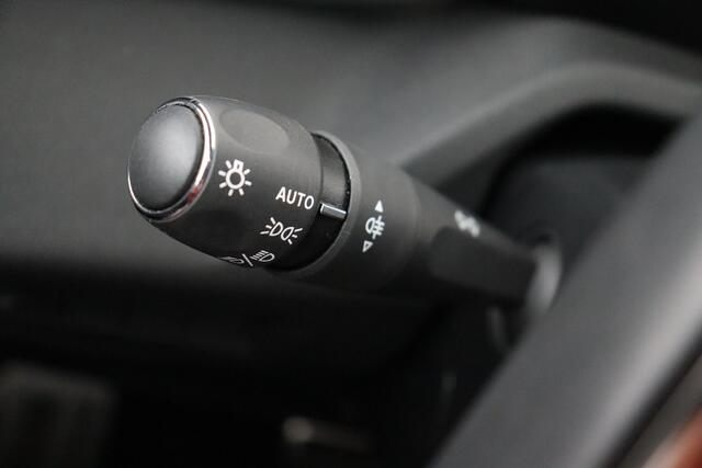 Peugeot 308 SW GT 1.2 PURETECH EAT8 SW GT 1.2 PURETECH EAT8 + A/T + GPS + CARPLAY + LEDER/ALCANTARA + CAMERA + PDC + CRUISE + ALU