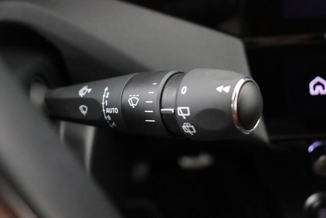 Peugeot 308 SW GT 1.2 PURETECH EAT8 SW GT 1.2 PURETECH EAT8 + A/T + GPS + CARPLAY + LEDER/ALCANTARA + CAMERA + PDC + CRUISE + ALU