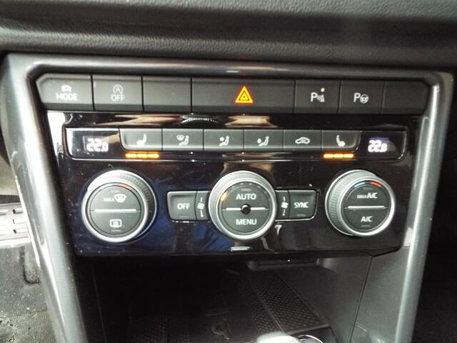 Volkswagen T-ROC 1.5 TSI Sport Business R AUTOMAAT-TREKHAAK-CARPLAY-NAP-BOVAG