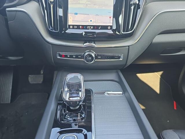 Volvo XC60 II XC60 Plus, B4 Mild-Hybrid, Benzin, Dark