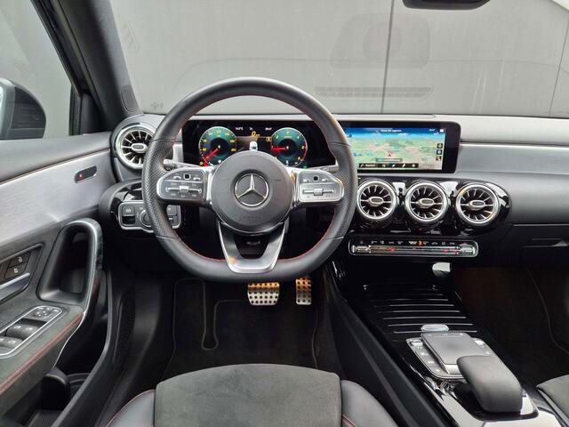 Mercedes-Benz A-Klasse 180 dAUT.AMG PAKKETNIGHTPAKKETLEDCAMERADABPTS