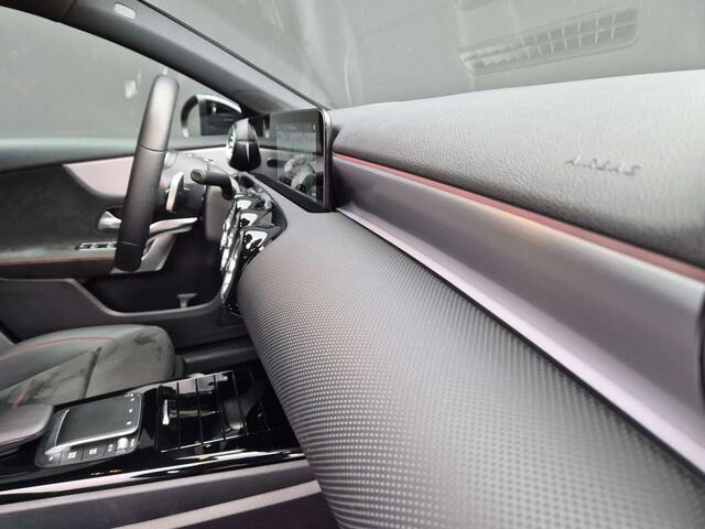 Mercedes-Benz A-Klasse 180 dAUT.AMG PAKKETNIGHTPAKKETLEDCAMERADABPTS