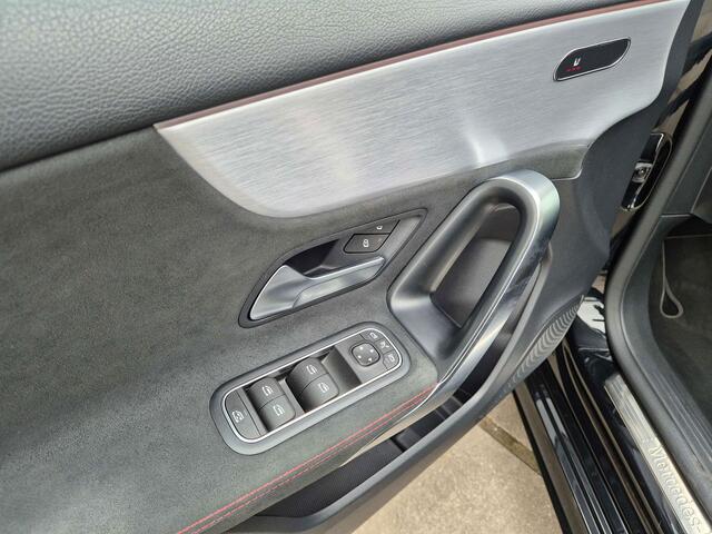 Mercedes-Benz A-Klasse 180 dAUT.AMG PAKKETNIGHTPAKKETLEDCAMERADABPTS