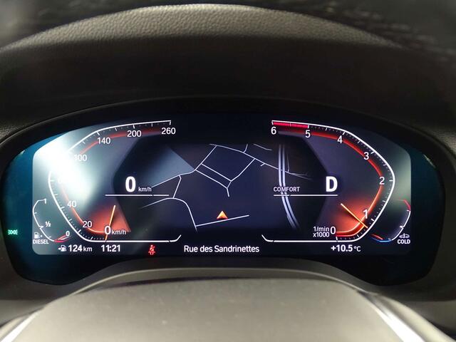 BMW X3 18dA SDrive NAVI PRO-CUIR-KEYLESS-TOIT PANO-HUD