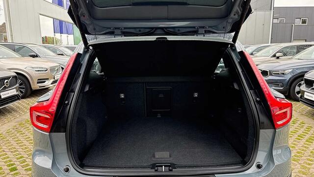 Volvo XC40 Momentum Pro T3 3YEAR WARRANTY