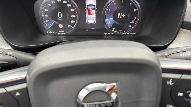 Volvo XC40 Momentum Pro T3 3YEAR WARRANTY