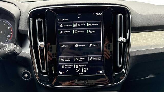 Volvo XC40 Momentum Pro T3 3YEAR WARRANTY