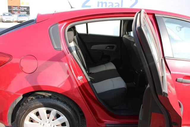 Chevrolet Cruze 1.6i Airco met 2 JAAR garantie=UNIEK in Belgi�