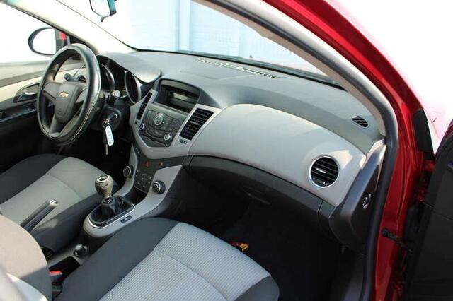 Chevrolet Cruze 1.6i Airco met 2 JAAR garantie=UNIEK in Belgi�
