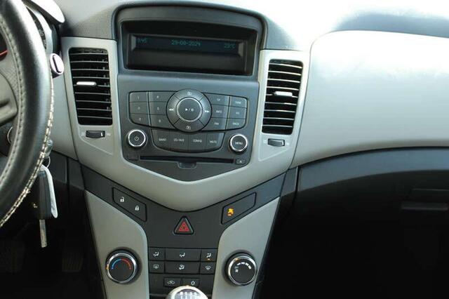 Chevrolet Cruze 1.6i Airco met 2 JAAR garantie=UNIEK in Belgi�