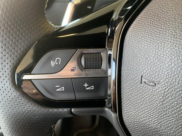 Peugeot 2008 1.2 PureTech 130 GT Automaat Alacantara Pakket-Camera Pakket-Telefoonlader