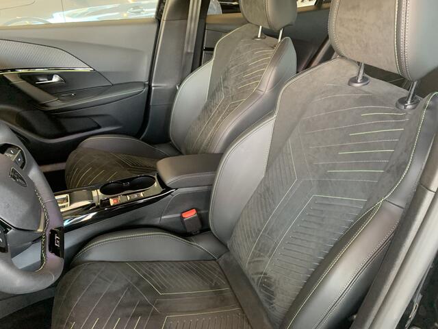Peugeot 2008 1.2 PureTech 130 GT Automaat Alacantara Pakket-Camera Pakket-Telefoonlader