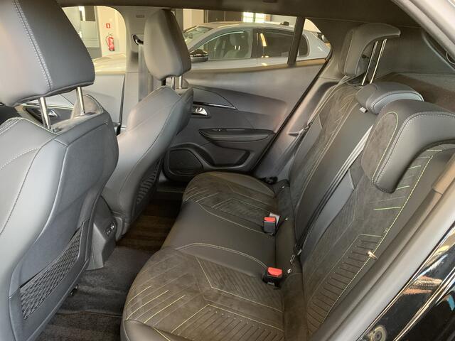 Peugeot 2008 1.2 PureTech 130 GT Automaat Alacantara Pakket-Camera Pakket-Telefoonlader