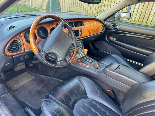 Jaguar XK XK8 4.0i V8 32v Convertible Matching numbers