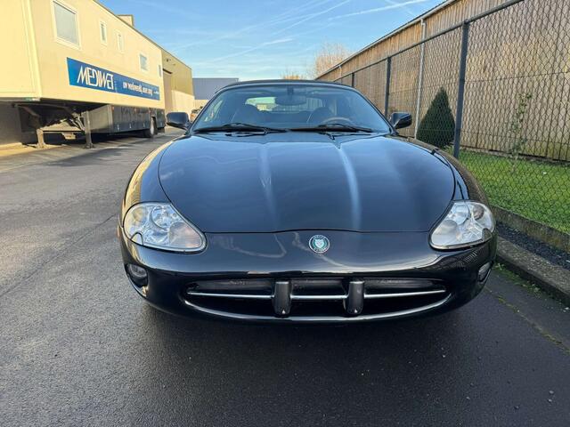 Jaguar XK XK8 4.0i V8 32v Convertible Matching numbers