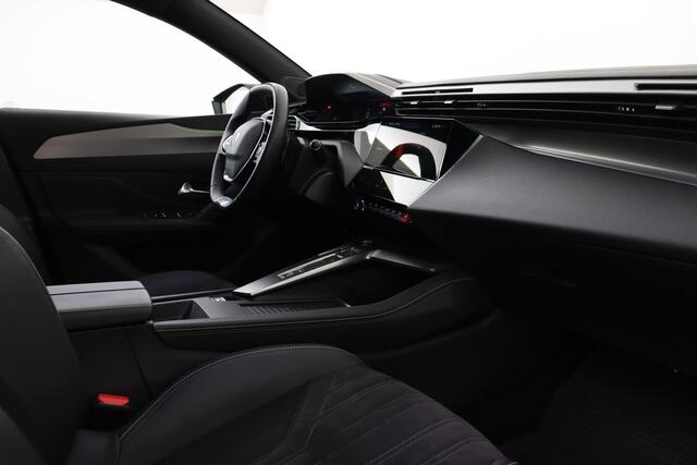 Peugeot 308 1.2 GT PURETECH EAT8 1.2 GT PURETECH EAT8 + CARPLAY + GPS + CAMERA + PDC + CRUISE + LEDER/ALCANTARA + ALU 18