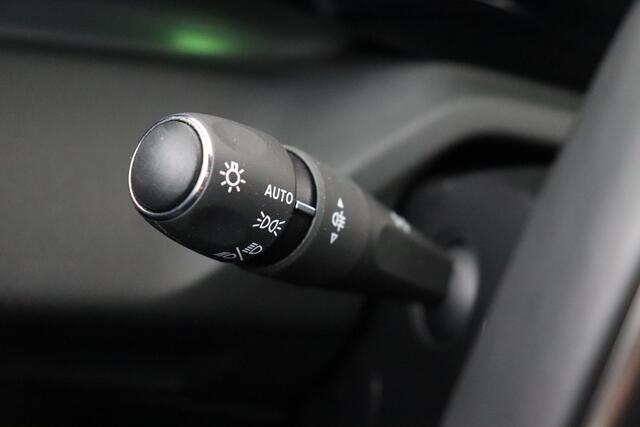 Peugeot 308 1.2 GT PURETECH EAT8 1.2 GT PURETECH EAT8 + CARPLAY + GPS + CAMERA + PDC + CRUISE + LEDER/ALCANTARA + ALU 18