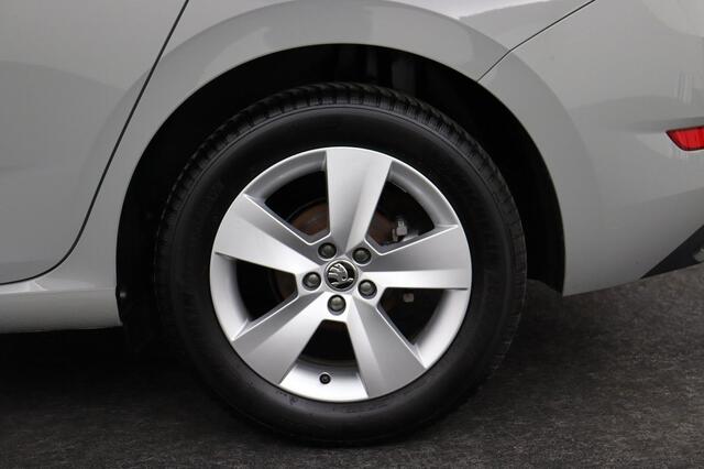 Skoda Scala 1.0 TSI AMBITION 1.0 TSI AMBITION + CARPLAY + PDC + ALU