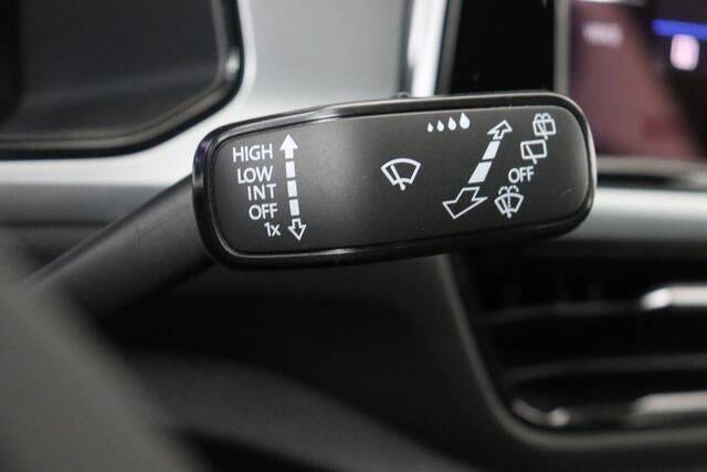 Volkswagen T-ROC 1.5 TSI ACT LIFE DSG 1.5 TSI ACT Life DSG + CARPLAY + GPS + PDC + CRUISE + ALU