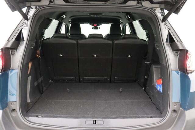 Peugeot 5008 GT 1.5 BLUEHDI EAT8 GT 1.5 BLUEHDI EAT8 + A/T + 7PL. + GPS + CARPLAY + CAMERA + PDC + LEDER/ALCANTARA + ALU 18 + CRUISE + TREKHAAK