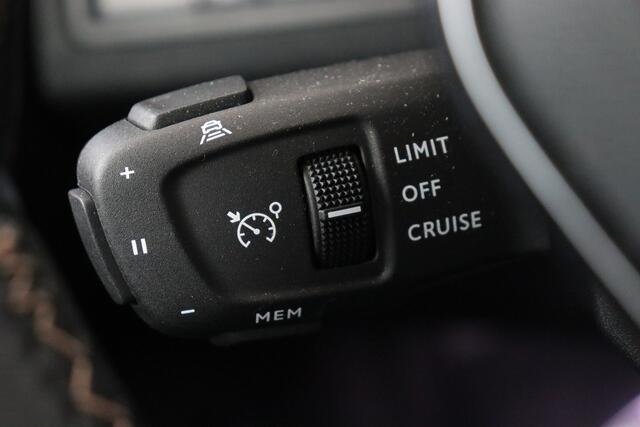 Peugeot 5008 GT 1.5 BLUEHDI EAT8 GT 1.5 BLUEHDI EAT8 + A/T + 7PL. + GPS + CARPLAY + CAMERA + PDC + LEDER/ALCANTARA + ALU 18 + CRUISE + TREKHAAK