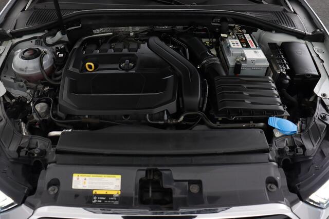 Audi A3 35 TFSI S-TRONIC S-LINE HATCHBACK 35 TFSI S-LINE S-TRONIC + GPS + LEDER + PDC + ALU