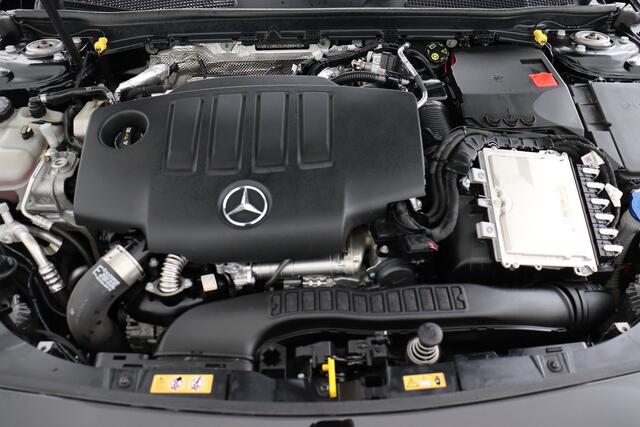 Mercedes-Benz CLA-Klasse 200 DA SHOOTING BRAKE DA SHOOTING BRAKE  + GPS + CAMERA + PDC + CRUISE + LEDER + SCHUIFDAK + ALU