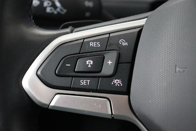Volkswagen T-ROC 1.5 TSI ACT Life DSG 1.5 TSI ACT Life DSG + GPS + CARPLAY + PDC + CRUISE + ALU