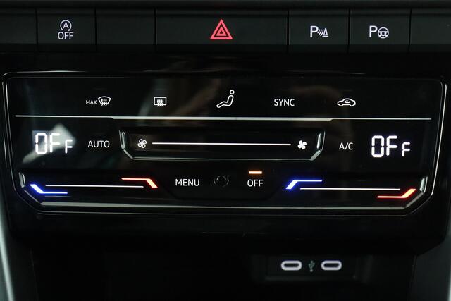 Volkswagen T-ROC 1.5 TSI ACT Life DSG 1.5 TSI ACT Life DSG + GPS + CARPLAY + PDC + CRUISE + ALU