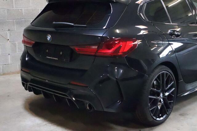 BMW 1-Serie 120 dAS| M-pakket| HUD| H/K sound| PDC| DAB|FULL BLACK