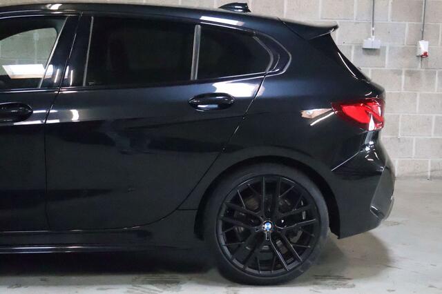 BMW 1-Serie 120 dAS| M-pakket| HUD| H/K sound| PDC| DAB|FULL BLACK