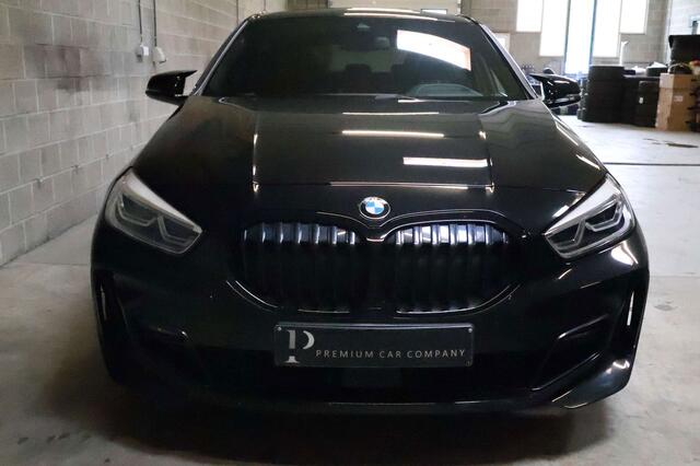 BMW 1-Serie 120 dAS| M-pakket| HUD| H/K sound| PDC| DAB|FULL BLACK