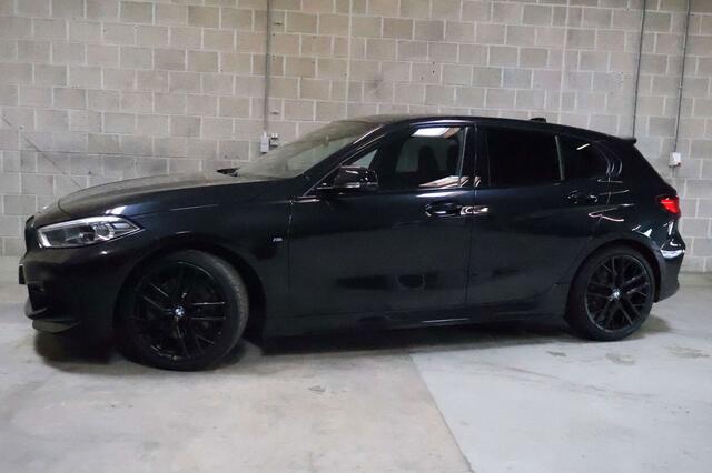 BMW 1-Serie 120 dAS| M-pakket| HUD| H/K sound| PDC| DAB|FULL BLACK