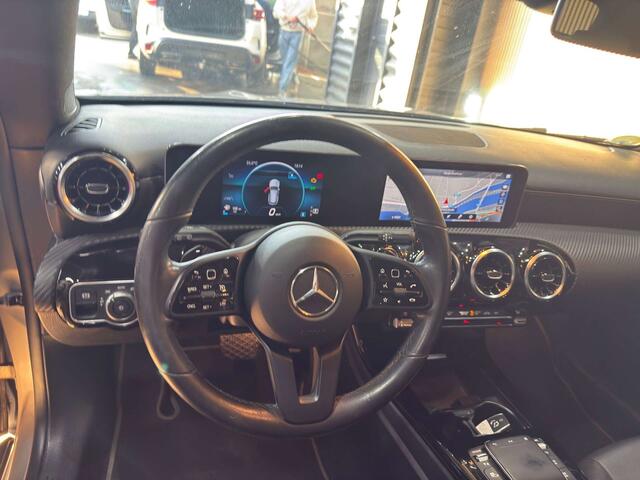 Mercedes-Benz CLA-Klasse 180 d GARANTIE 12 MOIS GPS