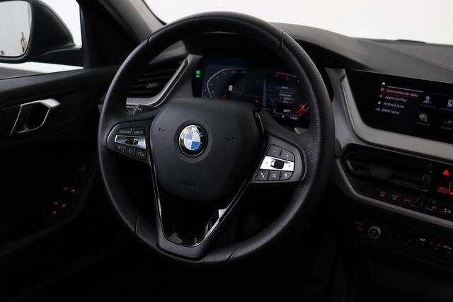 BMW 1-Serie 116 D D + GPS + CARPLAY + PDC + CRUISE + ALU 16