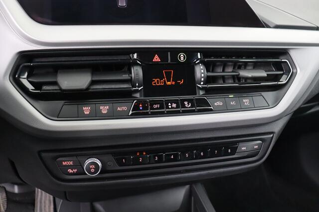 BMW 1-Serie 116 D D + GPS + CARPLAY + PDC + CRUISE + ALU 16