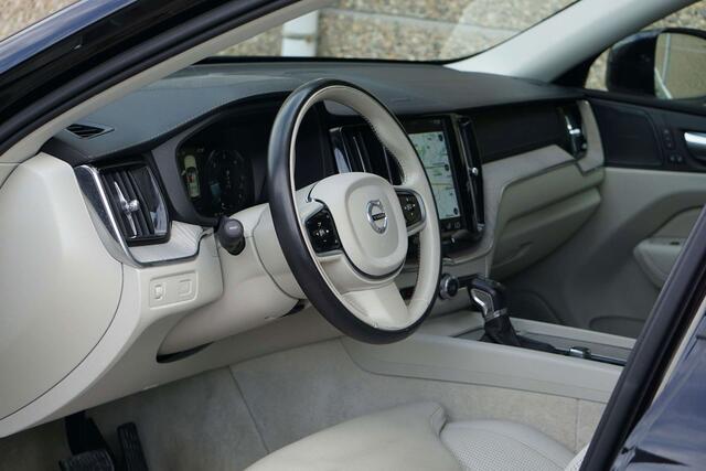 Volvo XC60 INSCRIPTION 2.0 D4 BOITE-AUTO TOIT-PANO NAVI-CAM