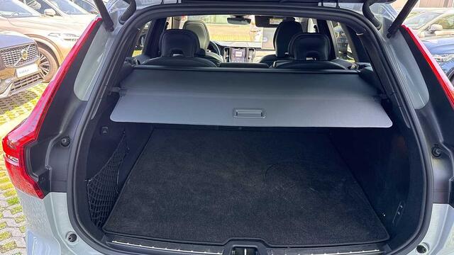 Volvo XC60 Recharge Ultimate Dark, T6 AWD Plug-in hybride 3YEAR WARRANTY