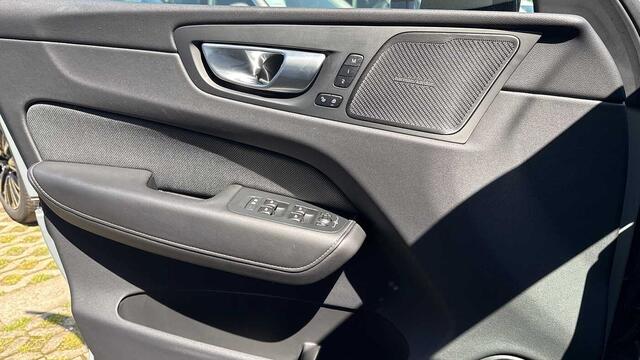Volvo XC60 Recharge Ultimate Dark, T6 AWD Plug-in hybride 3YEAR WARRANTY