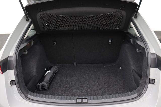 Skoda Scala 1.0 TSI AMBITION 1.0 TSI AMBITION + CARPLAY + PDC + CRUISE + ALU