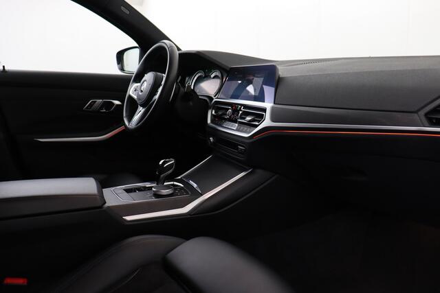 BMW 3-Serie 330 iA M-SPORTPACK  iA M-SPORTPACK + GPS + LEDER/ALCANTARA + CARPLAY + PDC + CRUISE + ALU