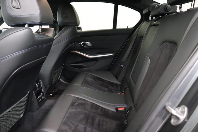 BMW 3-Serie 330 iA M-SPORTPACK  iA M-SPORTPACK + GPS + LEDER/ALCANTARA + CARPLAY + PDC + CRUISE + ALU