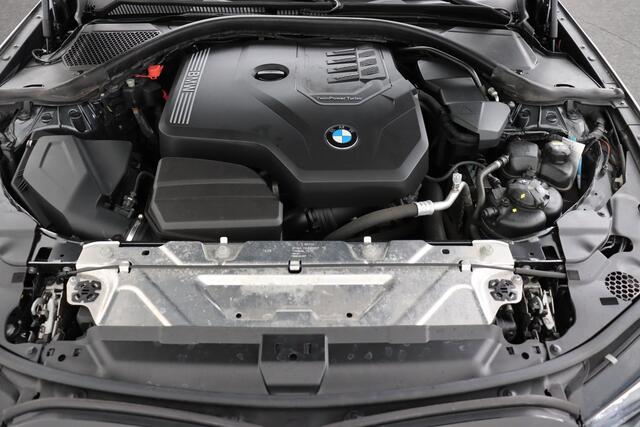 BMW 3-Serie 330 iA M-SPORTPACK  iA M-SPORTPACK + GPS + LEDER/ALCANTARA + CARPLAY + PDC + CRUISE + ALU