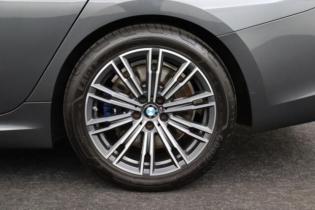 BMW 3-Serie 330 iA M-SPORTPACK  iA M-SPORTPACK + GPS + LEDER/ALCANTARA + CARPLAY + PDC + CRUISE + ALU