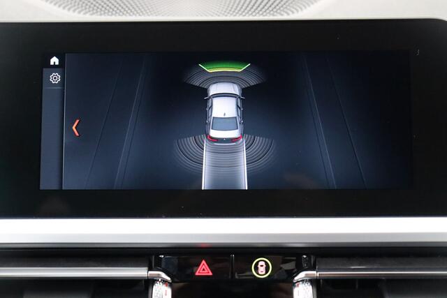 BMW 3-Serie 330 iA M-SPORTPACK  iA M-SPORTPACK + GPS + LEDER/ALCANTARA + CARPLAY + PDC + CRUISE + ALU