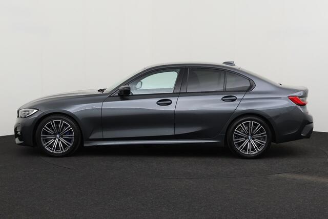 BMW 3-Serie 330 iA M-SPORTPACK  iA M-SPORTPACK + GPS + LEDER/ALCANTARA + CARPLAY + PDC + CRUISE + ALU