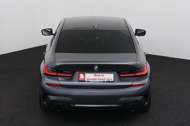 BMW 3-Serie 330 iA M-SPORTPACK  iA M-SPORTPACK + GPS + LEDER/ALCANTARA + CARPLAY + PDC + CRUISE + ALU
