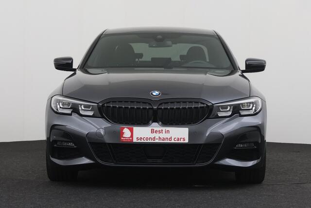 BMW 3-Serie 330 iA M-SPORTPACK  iA M-SPORTPACK + GPS + LEDER/ALCANTARA + CARPLAY + PDC + CRUISE + ALU