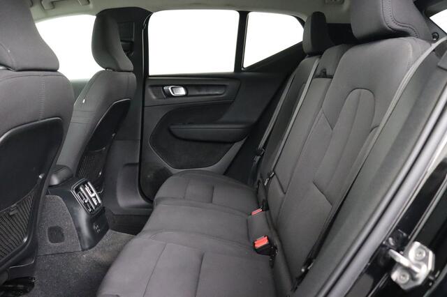 Volvo XC40 INSCRIPTION EXPRESSION 1.5T4 RECHARGE INSCRIPTION EXPRESSION 1.5T4 RECHARGE + A/T + GPS + CAMERA + PDC + ALU 18